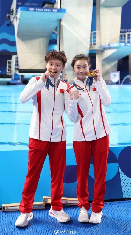 中国姑娘夺金后给自己公主抱