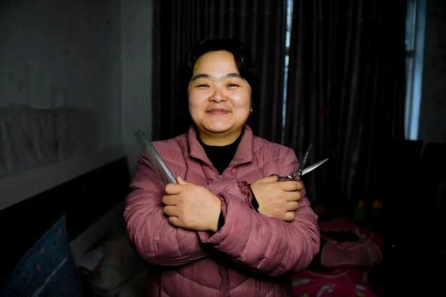 网红理发师晓华:30元剪发不低了