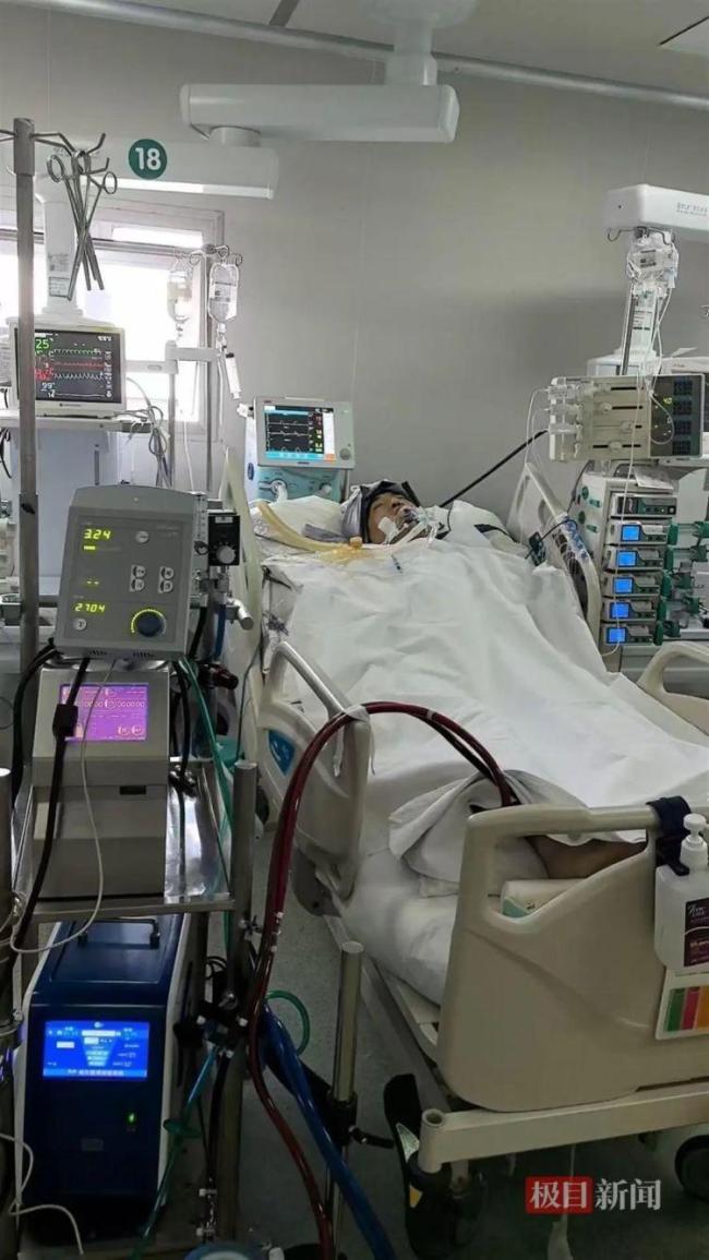 救三人的菜刀哥突发疾病昏迷 家属求助社会援助