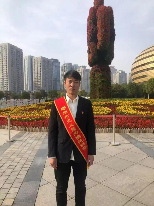 救三人的菜刀哥突发疾病昏迷 家属求助社会援助