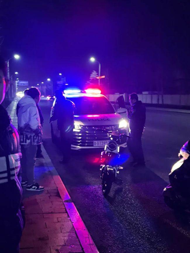 3名少年深夜帮助走失老人回家