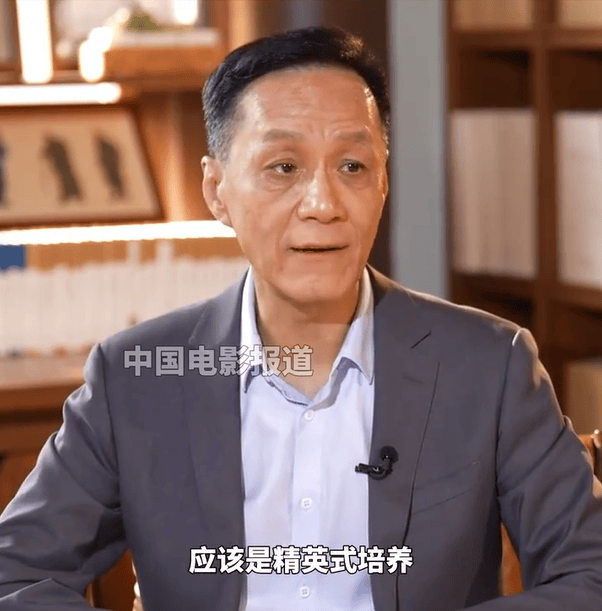 冯远征说DeepSeek写剧本缺点温度 缺乏人情味