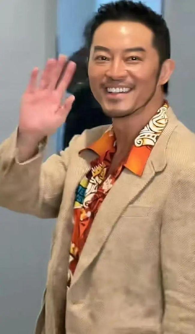 沙溢回应美黑