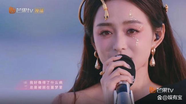 何泓姗回应《浪姐》争议 金蛇造型引发热议