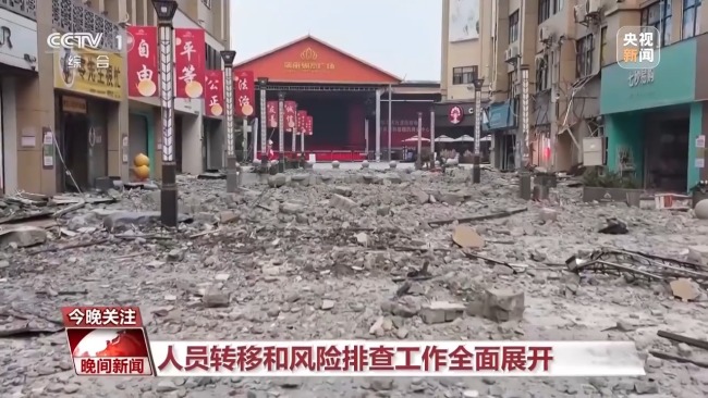 地震瞬间 他们的第一反应令人动容