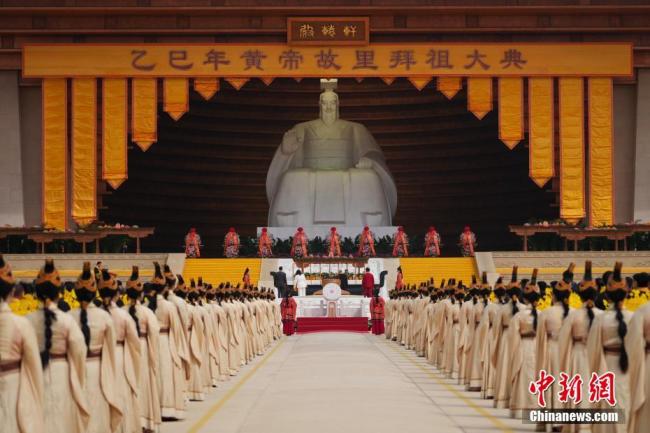 董明珠现身黄帝故里拜祖大典