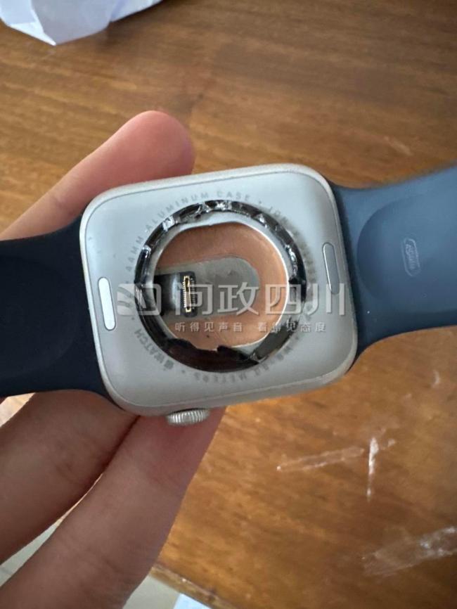 年级主任让学生砸手机手表