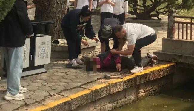 找到了！跳湖救人迷彩帽哥曾在洪水中救过人 英勇事迹再传佳话