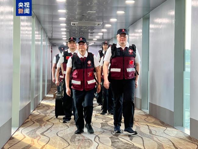中国政府援缅卫生防疫队抵达仰光 助力灾后防疫工作