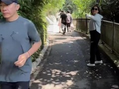 62岁梁朝伟被偶遇 头发花白小腹凸起 究竟真相是什么？