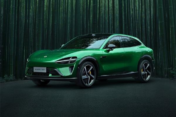 雷军现场拿小米YU7对比ModelY 展现压倒性优势