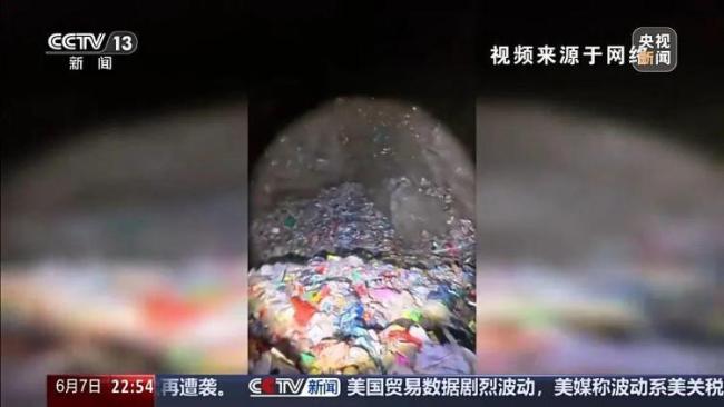 威胁“有人拍照就打”村支书被停职 不当言论引发舆情