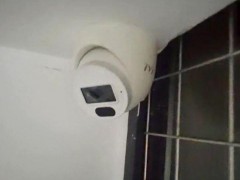 一公司宿舍厕所被曝安摄像头 旧设备引争议