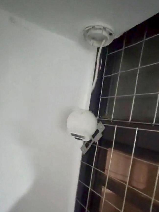 一公司宿舍厕所被曝安摄像头 旧设备引争议