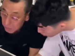 脑瘫男孩考601分全家激动相拥 坚持成就梦想