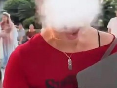 洪崖洞商贩与游客发生冲突 旅拍拉客引纠纷