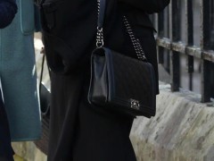 英男子与富婆离婚嫌分得少起诉获胜 性别歧视争议再起