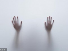 沈阳17岁女孩遭霸凌视频被直播展示 恶行与法律底线