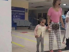3岁女童头上插刀 系妈妈不慎刺入 救治及时状况良好