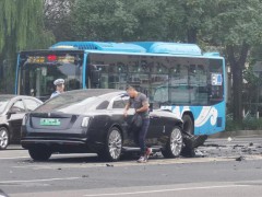 交警回应陈震劳斯莱斯车祸 事故正在调查处理中