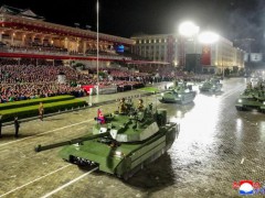 盘点朝鲜阅兵亮相武器装备 多款新型兵器首秀