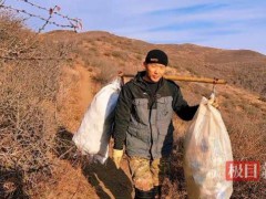 男子10年进山371次捡了2万多斤垃圾 背后真相让人惊愕！