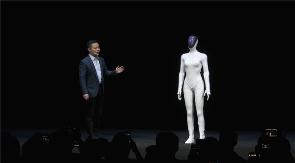 小鹏新一代人形机器人IRON亮相 科技日重磅发布