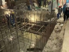 城管回应居民挖地下室形成数米深坑 违规施工已受理调查