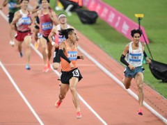 奚枭横获得十五运会男子800米金牌 浙江队夺冠瞬间