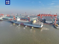 “巨无霸”出江!超大型集装箱船在江苏南通试航