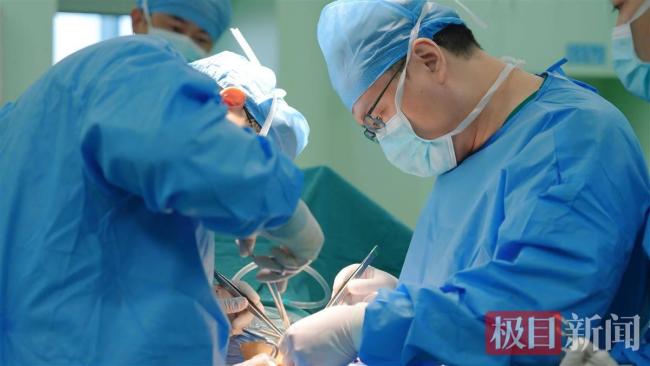 65岁母亲捐肾救子 母爱创造生命奇迹
