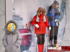 300元滑雪服被冻哭的年轻人焊身上了 都市打工人新宠