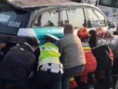 湖南株洲一哈啰无人驾驶车撞人 斑马线事故引发关注