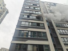 男子出门十几分钟家差点没了 充电器未拔引发火灾