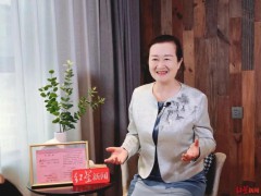 60岁退休干部拍短剧 成竖店容嬷嬷 背后真相让人惊愕！