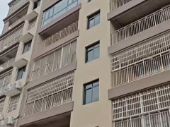 一家人给自己盖了个小区：四世同堂百人共居