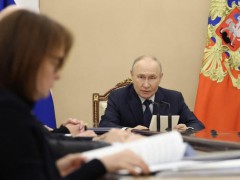 普京责问官员:GDP萎缩得给说法 经济下滑引关注