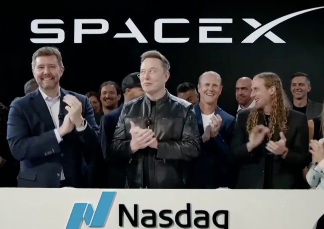 SpaceX在纳斯达克敲钟上市 马斯克远程参与