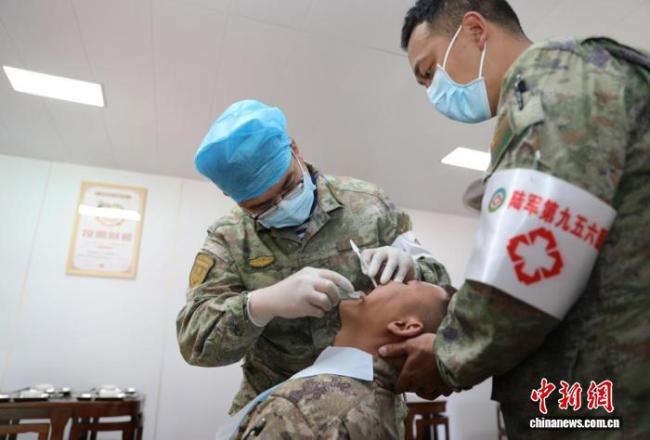 陆军第九五六医院赴西藏墨脱巡诊 健康戍边暖人心