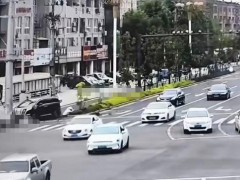 安徽一车辆撞电动车 家属称2名小孩离世 事故现场目击者讲述