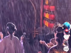 景区回应演职人员冒雨演出 敬业精神获赞