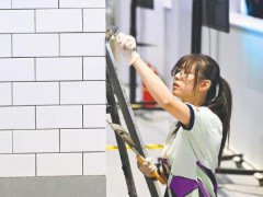 “瓷砖贴面女孩”戴心怡走红赛场 工匠精神获赞
