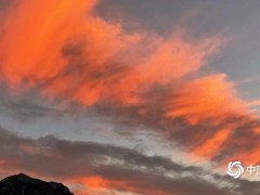 〔北京晚霞 国庆前夕添喜庆色彩〕
