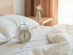 {原来晒太阳和深度睡眠有关！医生：黄金修复期就这4小时，错过多睡也白费}