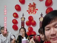 {情侣结婚没房没车没彩礼没酒席，00后结婚只花200元买菜做饭}